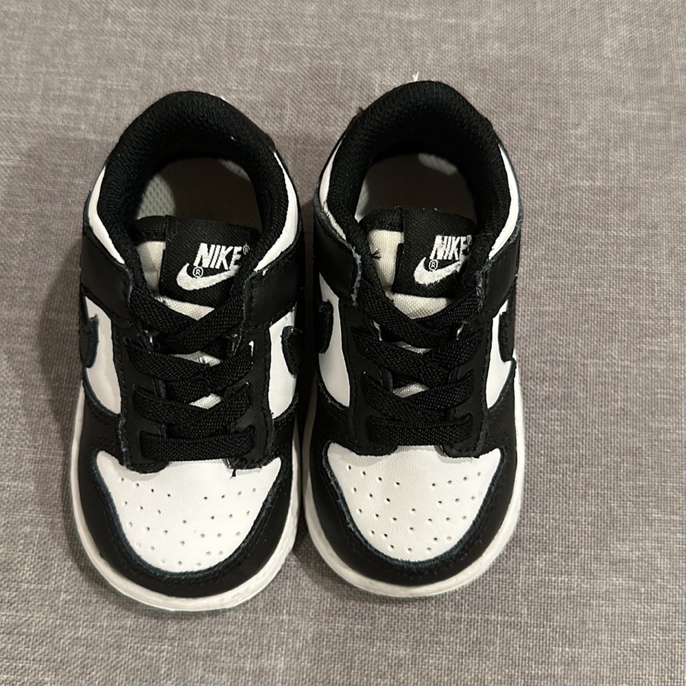 Nike sneakers size 4